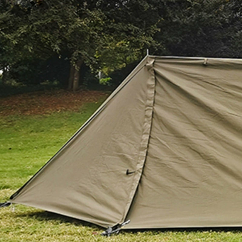 Tenda de abrigo verde do exército ao ar livre