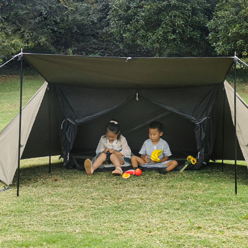 Tenda de abrigo verde do exército ao ar livre